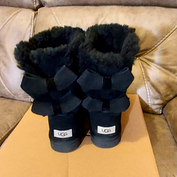 UGG Bailey Bow II - Picture 3 of 6
